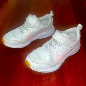 Little Girls/Toddler Nike Varsity Leather Shoe size 12